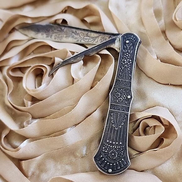 Victorian era Fruit & Nut Knife - Picture 3 of 10